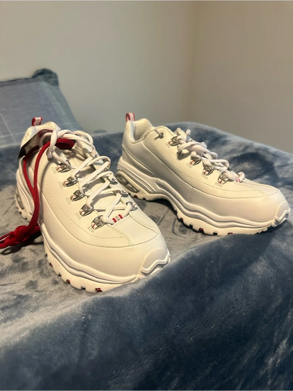 Skechers Womens Athletic Shoes White with Tiffany Blue Accents Size 11